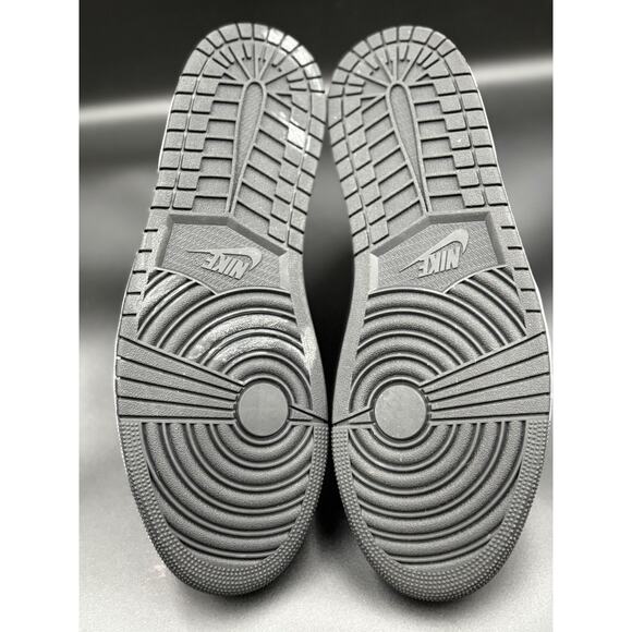 Size 13 - Jordan 1 Mid Chicago Black Toe 2020 554724-069 - Picture 10 of 16